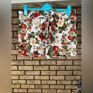 Myra bag floral shorts
